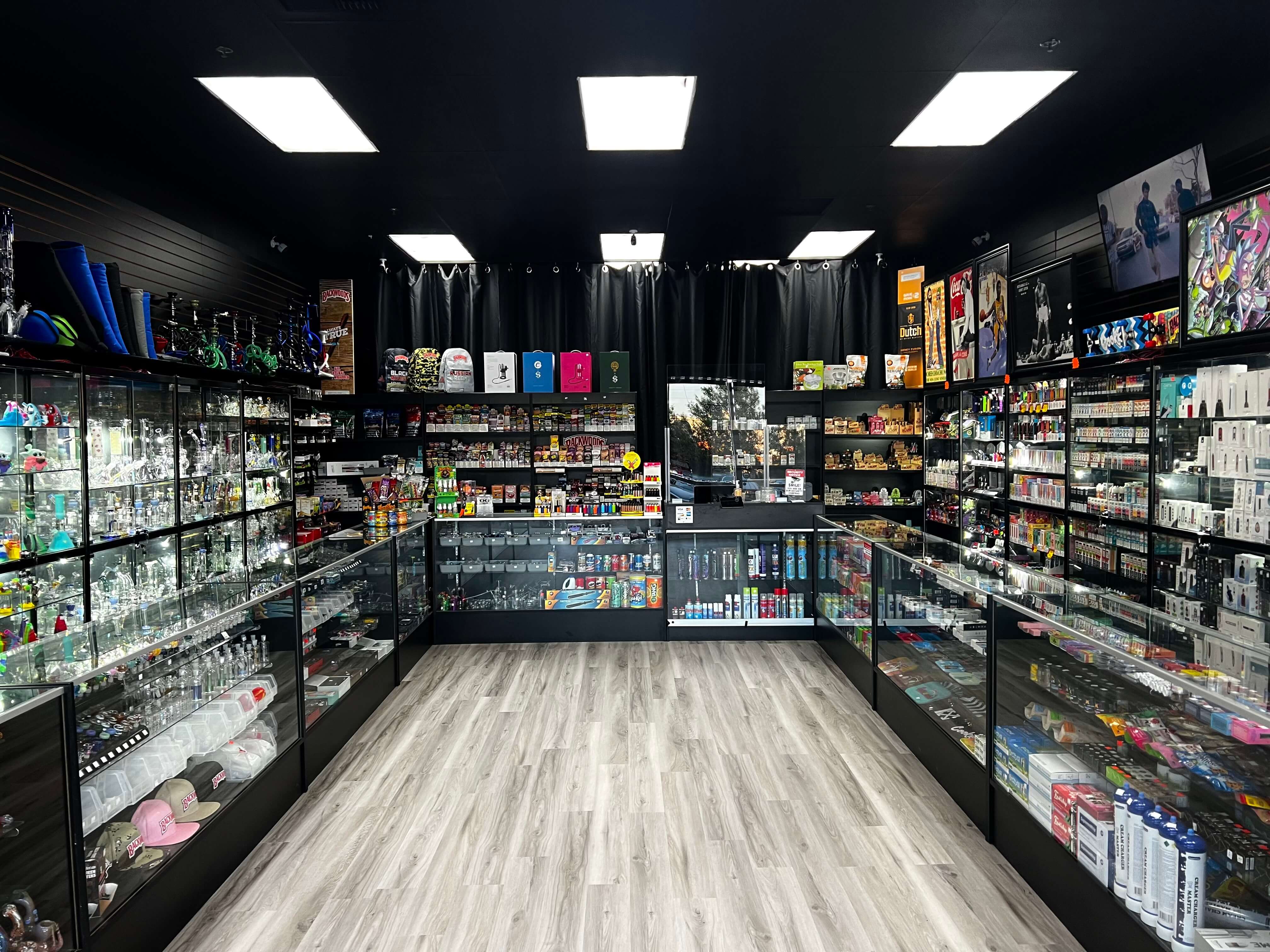 Smoker's Paradise Arleta Smoke Shop